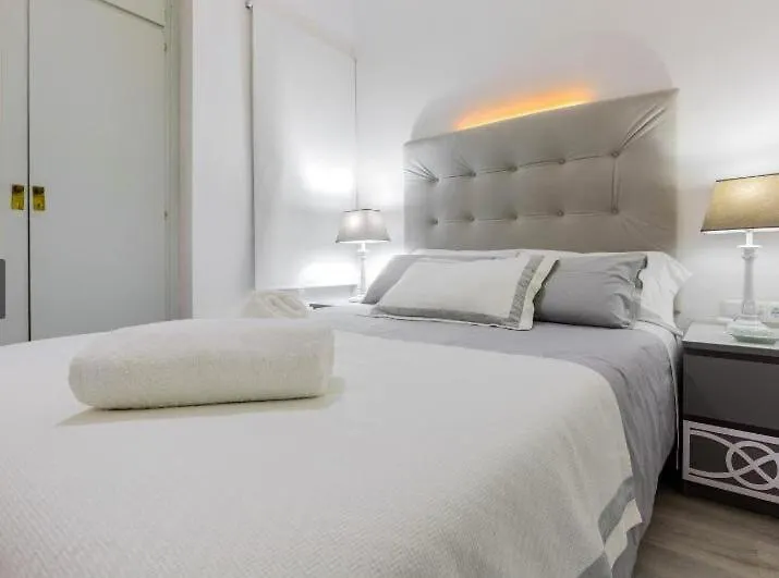 Nice, Cozy, Up To 6, Fcb Stadium, Free Parking Barcelona Apartment