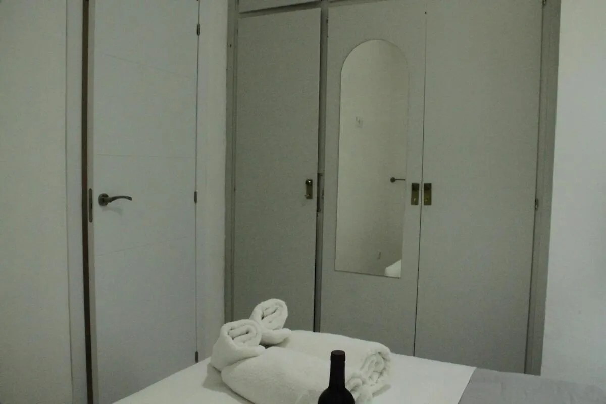 Nice, Cozy, Up To 6, Fcb Stadium, Free Parking Barcelona Apartment